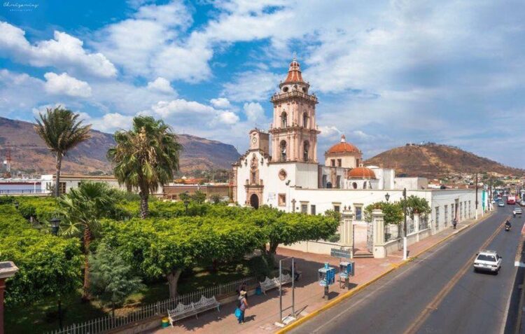 Plaza de los “pájaros caídos”: Refugio de tranquilidad y sabiduría en Ixtlán