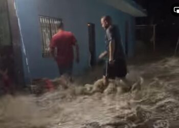 Protección civil y policía de Ahuacatlán en alerta ante inundaciones
