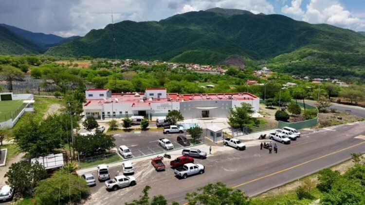 Sólido apoyo del gobernador a trabajadores del Centro de Salud de Amatlán de Cañas