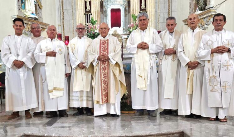Celebran 40 años de vida sacerdotal del Padre Rafael Partida, en Ahuacatlán