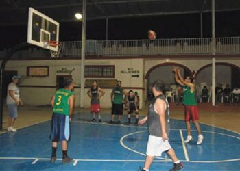 Emocionante torneo de verano de básquetbol en Ahuacatlán
