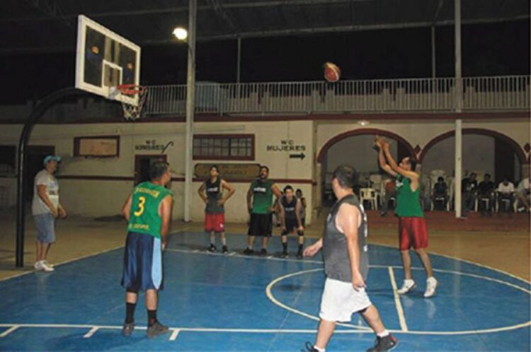 Emocionante torneo de verano de básquetbol en Ahuacatlán