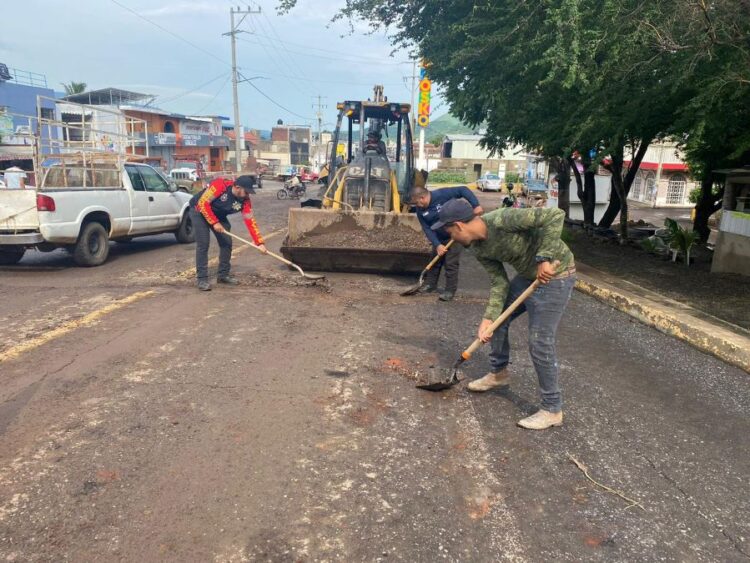 Gobierno de Ixtlán redobla esfuerzos para limpiar calles afectadas por las lluvias