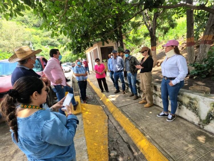 Alcaldes salientes y entrantes abordan problema del El Tempisque, en el  sur