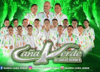 Bandas Caballero y Caña Verde en el rompimiento de feria de Ahuacatlán