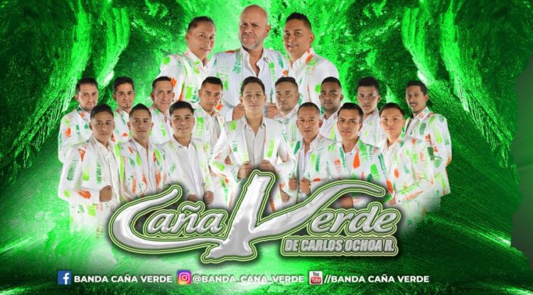 Bandas Caballero y Caña Verde en el rompimiento de feria de Ahuacatlán