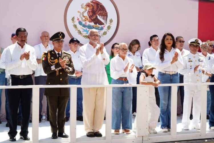 Encabeza el gobernador de Nayarit el tradicional desfile