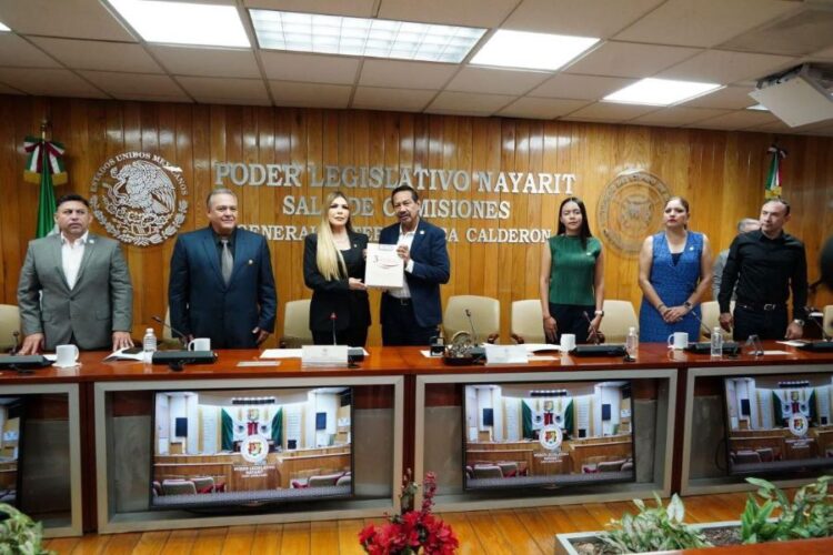 Entrega secretaria general de Gobierno Tercer Informe de Gobierno al Poder Legislativo