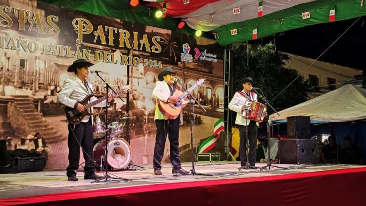 Fiestas Patrias de Ixtlán en pleno apogeo de Ixtlán 