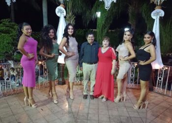 ¡Son cinco!, y todas hermosas. Reina de la Feria de Ahuacatlán