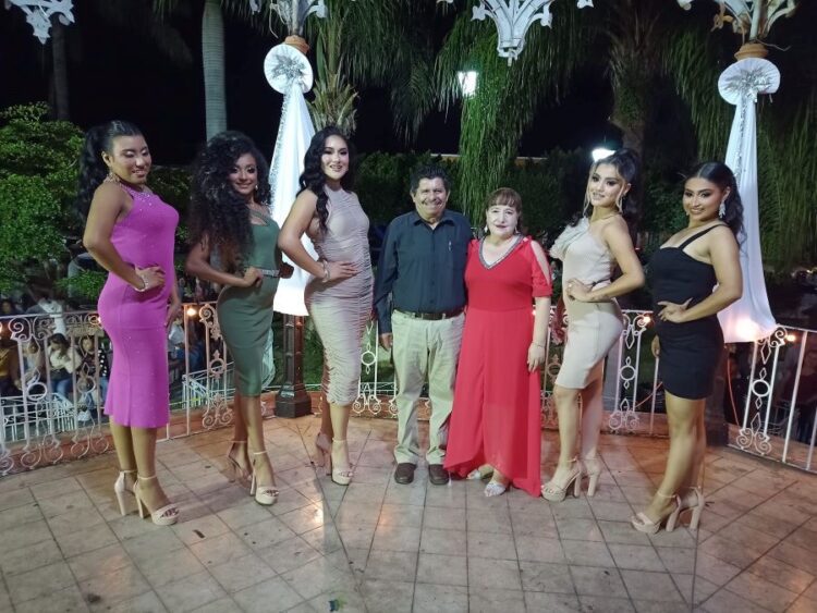 ¡Son cinco!, y todas hermosas. Reina de la Feria de Ahuacatlán