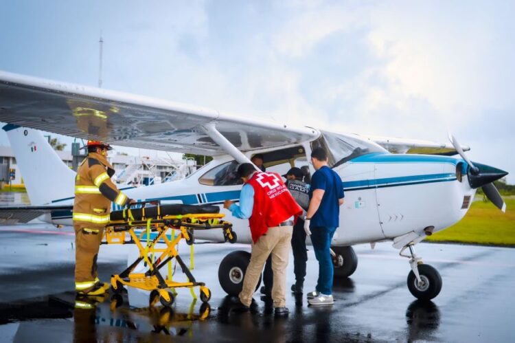 Bandas Caballero y Caña Verde en el rompimiento de feria de Ahuacatlán