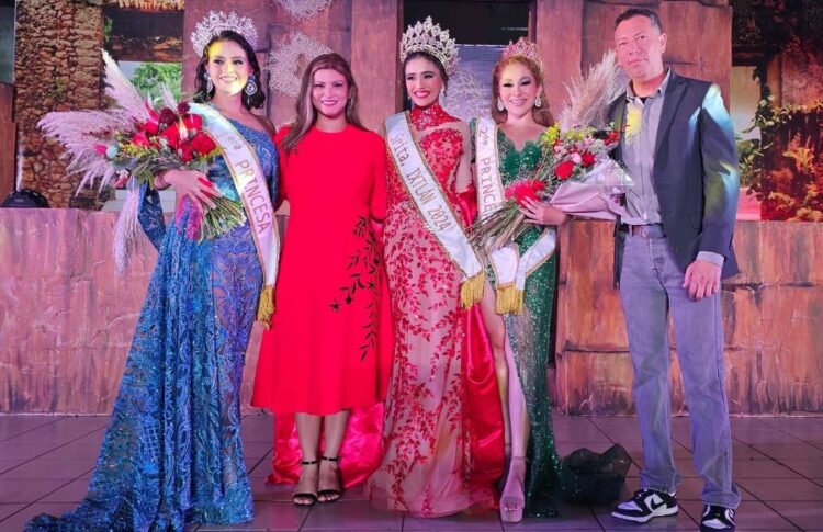 Karen Ortiz, nueva reina de las Fiestas Patrias Ixtlán 2024