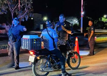 Operativo en Ixtlán para concientizar sobre el uso del casco en motociclistas