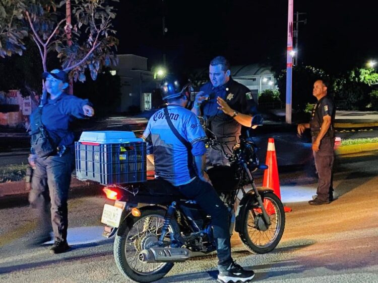 Operativo en Ixtlán para concientizar sobre el uso del casco en motociclistas