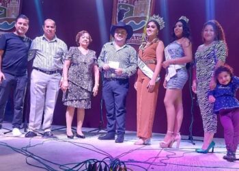 Manolo Andalón atiende las vialidades afectadas por la tormenta en Ahuacatlán