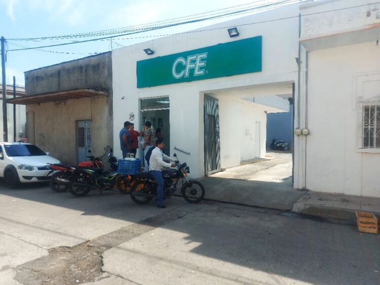 Limpieza y oportunidad a emprendedores de la localidad para el Día de Muertos en Ahuacatlán