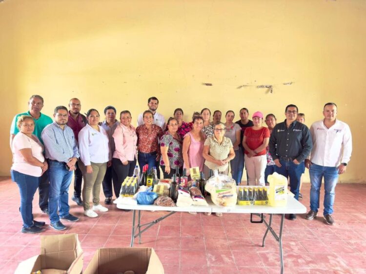 Manolo Andalón atiende las vialidades afectadas por la tormenta en Ahuacatlán