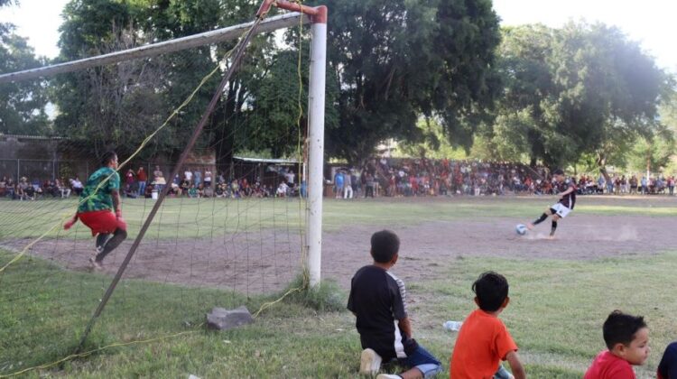 Emociones al máximo en los torneos deportivos de la Feria de Ahuacatlán 2024