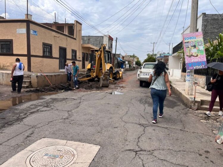 Avanzan trabajos de rehabilitación de drenaje y alcantarillado en Ahuacatlán