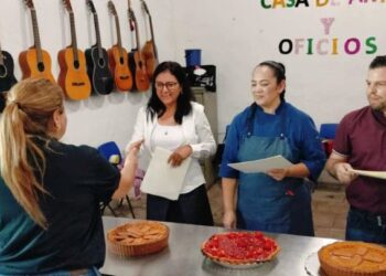 Reconocen a egresadas de cursos de repostería en Jala