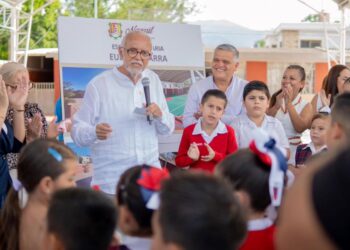Inauguración de domo escolar y nuevas aulas en Ixtlán: Un paso adelante para la educación