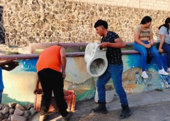 Limpieza y oportunidad a emprendedores de la localidad para el Día de Muertos en Ahuacatlán