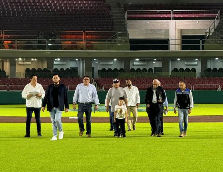 Limpieza y oportunidad a emprendedores de la localidad para el Día de Muertos en Ahuacatlán