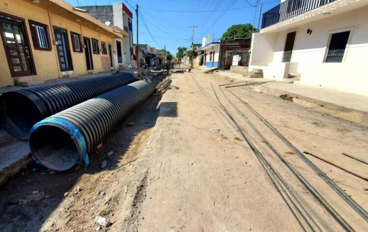 Avanza a buen ritmo la obra del drenaje pluvial en calle Aldama de Ahuacatlán