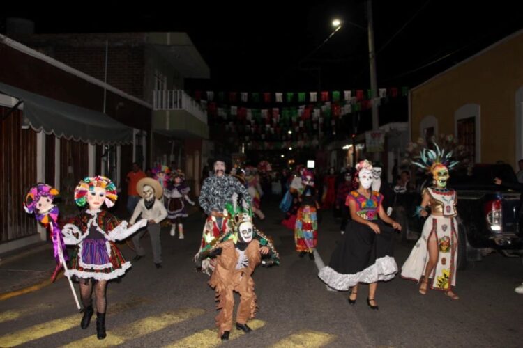 Xantolo» en Santa María del Oro deslumbra con su celebración de Día de Muertos