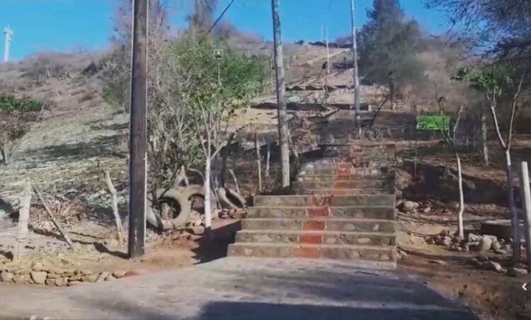 Piden rehabilitación de iluminación en la Escalinata del Cerrito de la Cruz en Ahuacatlán