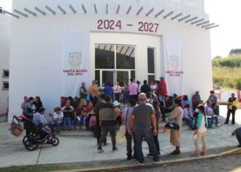 Jornada de salud visual beneficia a decenas de personas en Santa María del Oro