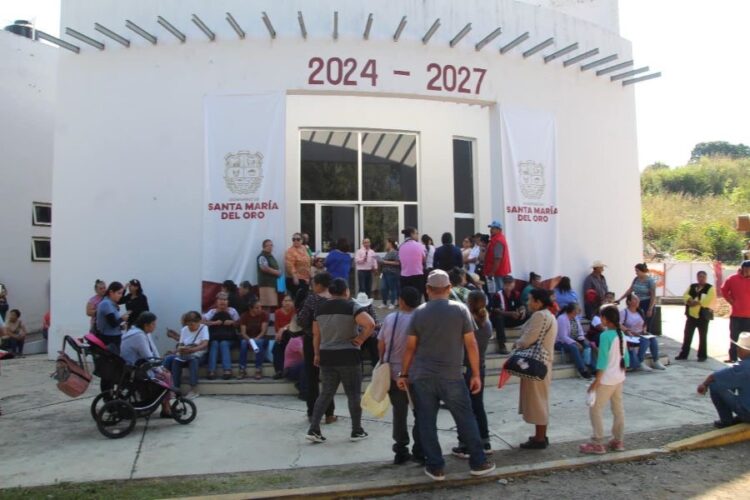 Jornada de salud visual beneficia a decenas de personas en Santa María del Oro