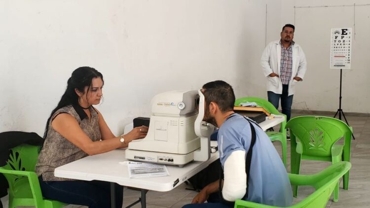 Más de 140 ahuacatlenses mejoran su salud visual gracias al DIF