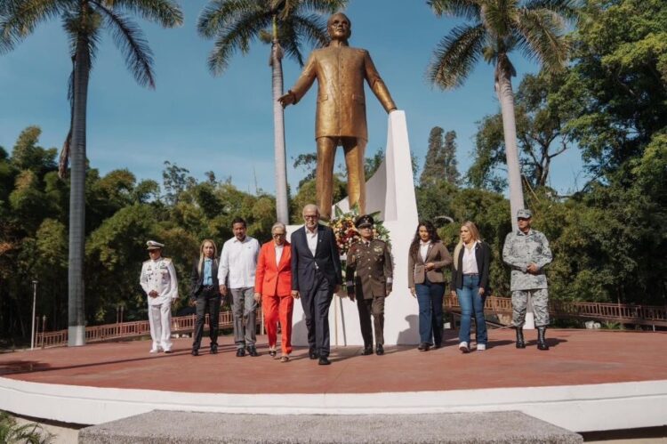 Nayarit rinde homenaje a Esteban Baca Calderón