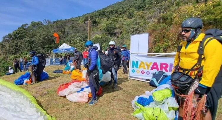 Ahuacatlán deslumbró a parapentistasnacionales e internacionales