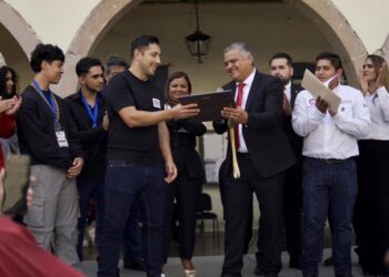 Ixtlán celebra a sus talentos deportivos y académicos