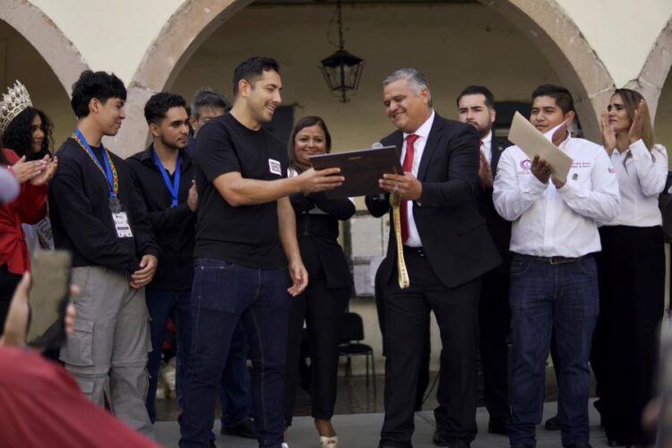 Ixtlán celebra a sus talentos deportivos y académicos