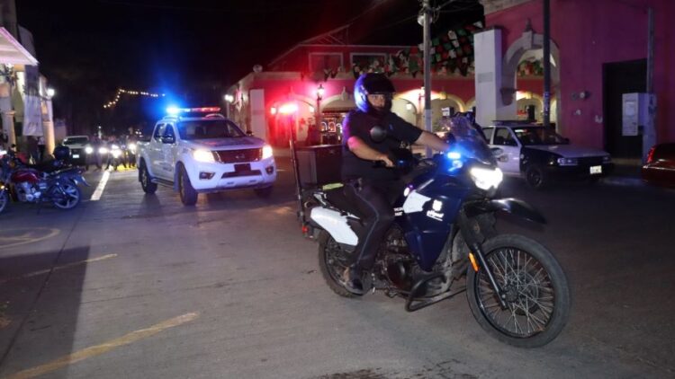 Primera rodada de motocicletas en Ahuacatlán promueve la seguridad vial