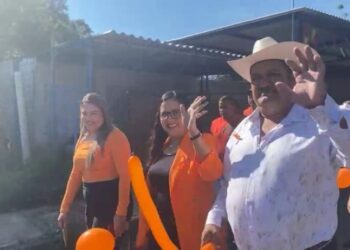 Primera rodada de motocicletas en Ahuacatlán promueve la seguridad vial