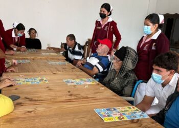 Casa Hogar de Ahuacatlán invita a “apadrinar a un abuelito en esta Navidad