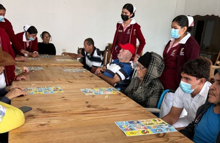 Casa Hogar de Ahuacatlán invita a “apadrinar a un abuelito en esta Navidad