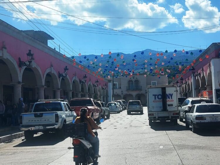 Desfile navideño, encendido de luces e inauguración del tianguis del juguete, este 15 de diciembre en Ahuacatlán