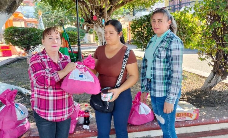 DIF Ahuacatlán entrega apoyos a familias de Santa Isabel y Valle Verde