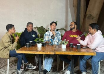 Eduardo Ávalos sensibiliza sobre el Sida y  VIH en dos dinámicas charlas, en Ahuacatlán