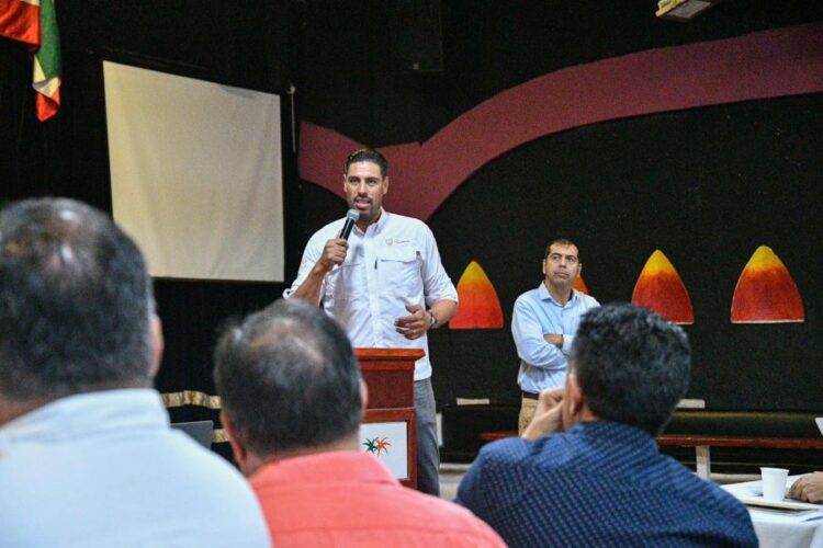 Gustavo Ayón impulsa el turismo sostenible en Compostela