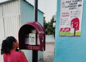 Cabina telefónica gratuita llega a Camotán gracias a Manolo Andalón