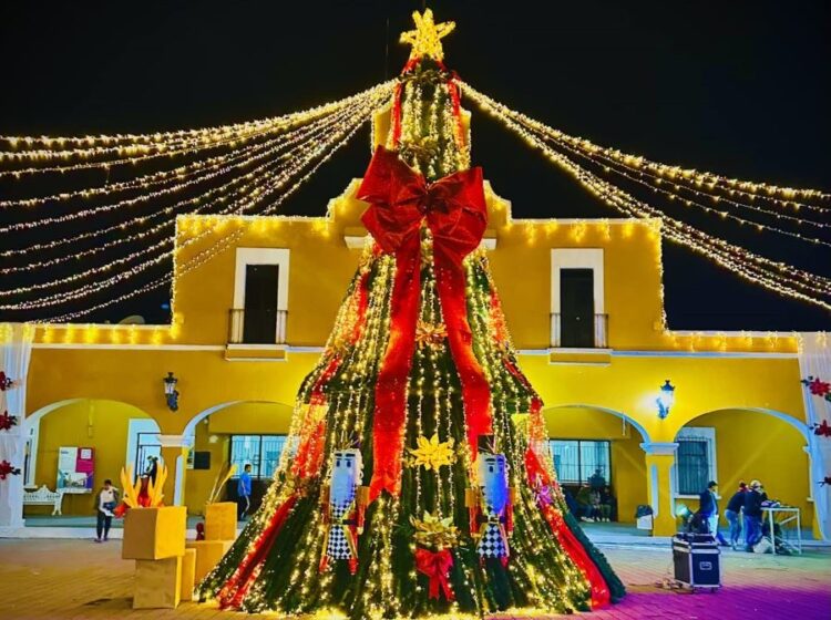 Jala Pueblo Mágico brilla con su desfile y encendido de luces navideñas