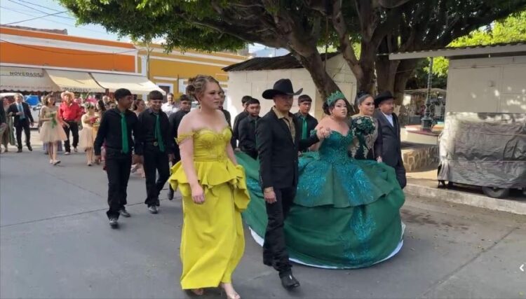 Jocelyn Ávila Montero celebra sus quince años con una fiesta inolvidable
