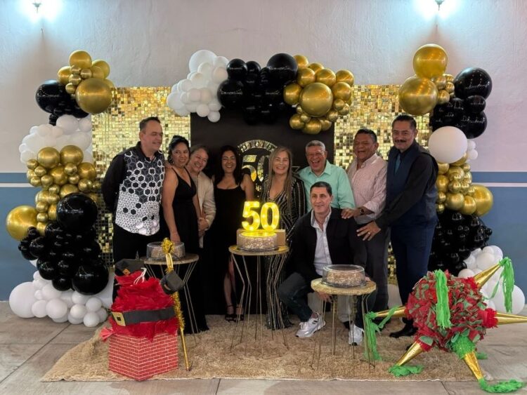 Celebran la vida y la amistad: excompañeros de secundaria se reencuentran a los 50